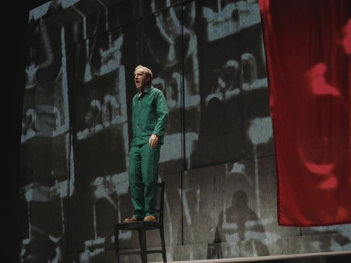 Trailer zu Gastspiel Fremder als der Mond