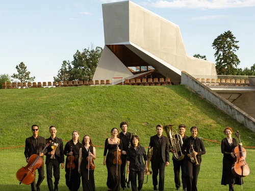 グラフェネッグ音楽祭 10周年記念コンサート (Festive Concert on the Occasion of the 10th Anniversary of the Grafenegg Festival 2016 ~ Bee Amazon.com: Festive Concert on the Occasion of the 10th