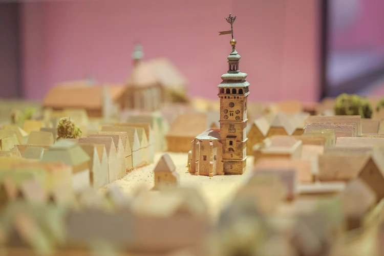 Ausstellungsansicht des Themenbereichs 4 "Macht und Gegenmacht" im Haus der Geschichte.
Modell der Stadt Retz, um 1740, von Oskar Chmelik (1908-1974)
Landessammlungen Niederösterreich