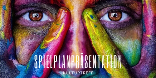 Bund bemaltes Gesicht, mit Fingern um die Augen