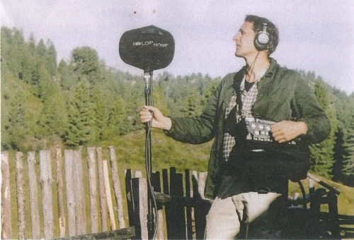 Martin Leitner mit Mikrofon in der Hand