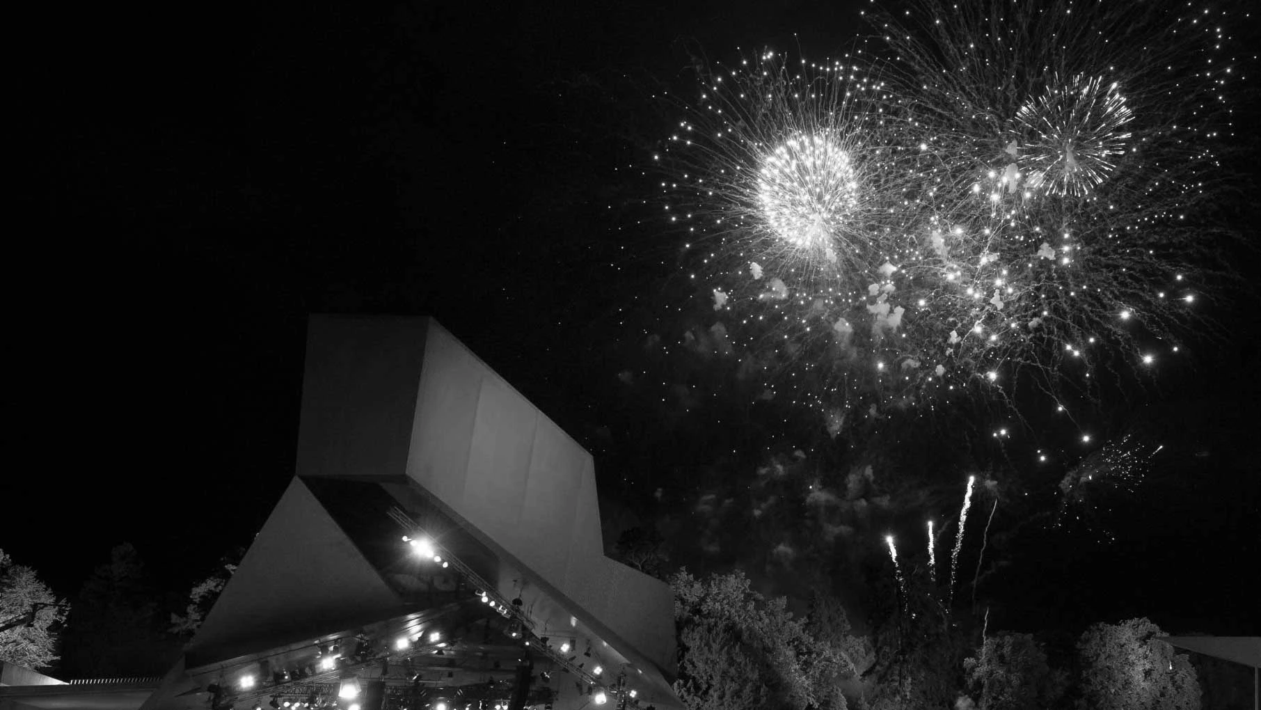 Feuerwerk über dem Wolkenturm in Grafenegg