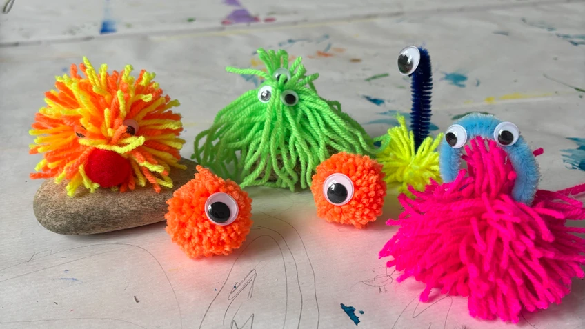 Bunte Monster Pom Poms
