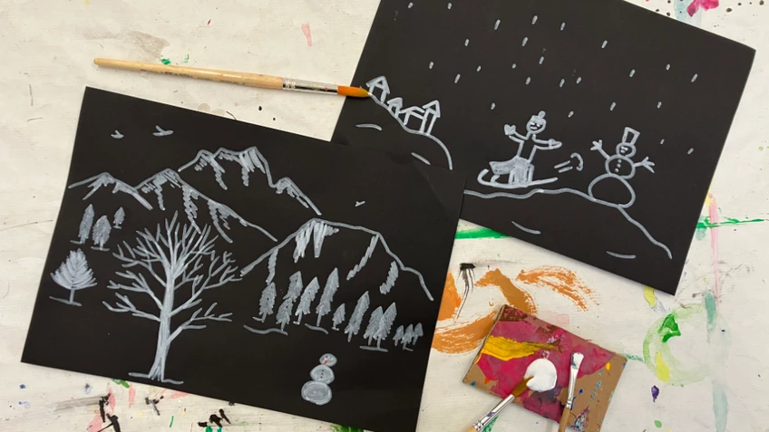 zwei schwarze Blätter mit weiß gezeichneten weiße Landschaften