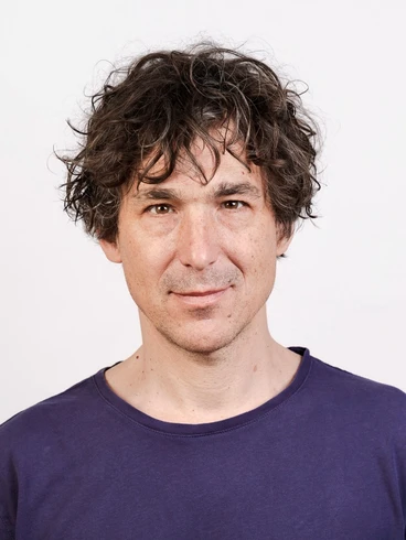 Portraitfoto Florian Kmet 