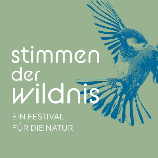 Grünes Bild mit dem weißem Text "Stimmen der Wildnis".