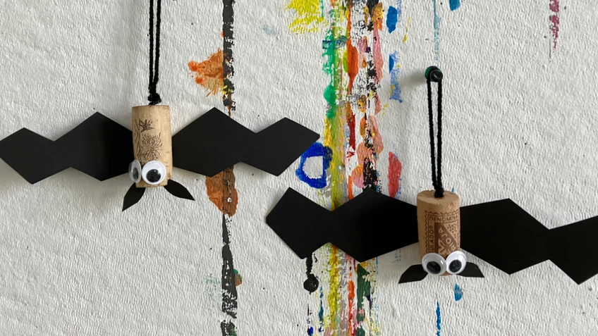 Fledermäuse aus Kork und Papier