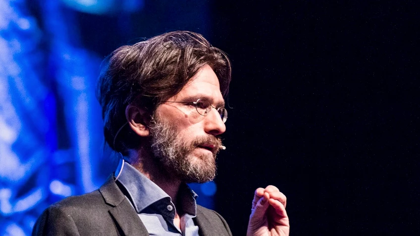 Foto von David Monacchi auf einer Bühne