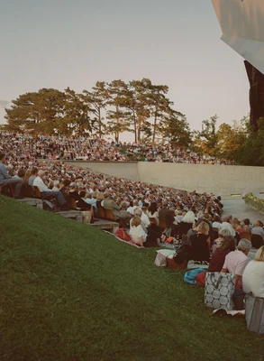 Publikumstribüne am Wolkenturm