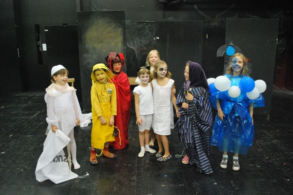 Kindergruppe in Kostümen