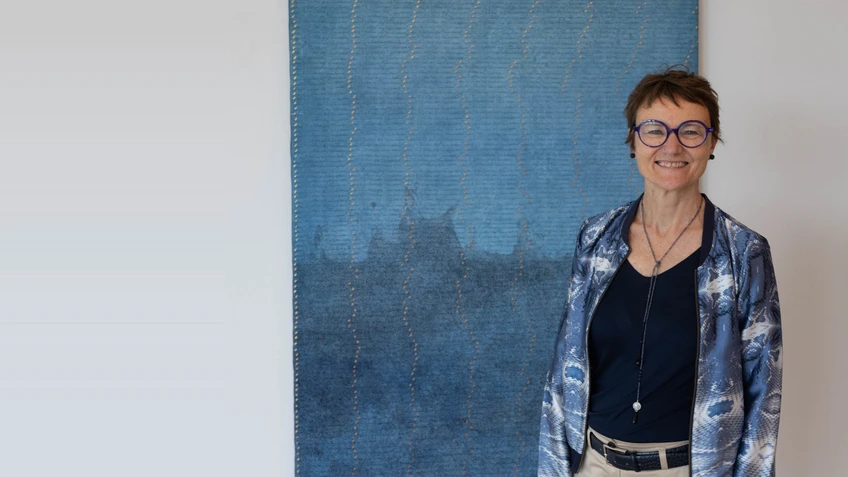 Direktorin Gerda Ridler in der Ausstellung Greta Schödl