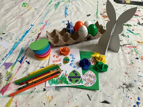 Papierosterhase, bunte Ostereier, Osterkarten