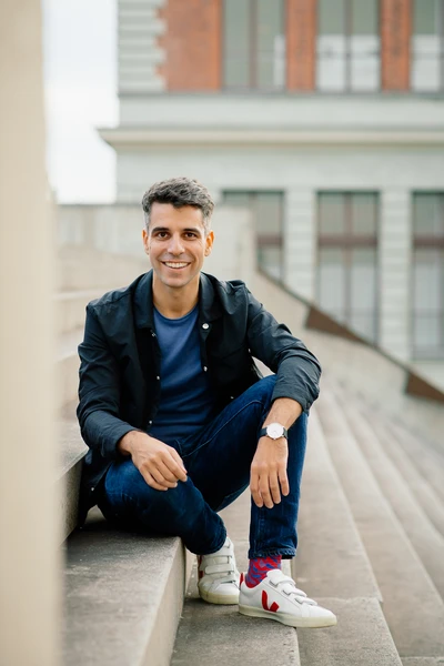 Portraitfoto von Jakob Brossmann