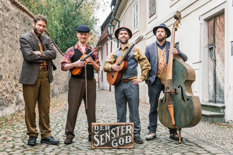 Vier Musiker von der Band "Der Šenster Gob"