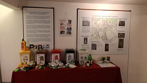 Recycling table in the exhibition at the Auxiliary Fort Museum, small trash cans