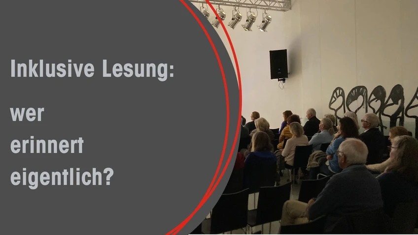 ein Raum mit Publikum das sitzt für eine Lesung und den Text: inklusive Lesung: wer erinnert eigentlich?