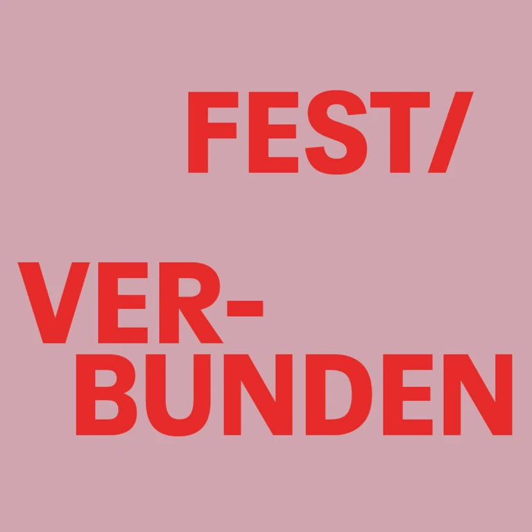 The words ‘Fest/Ver-bunden’ (Connected) appear in red lettering on a pink background, a slogan that can also be found on the Tonkünstler Orchestra's subscription programme for the 2026/2027 season.