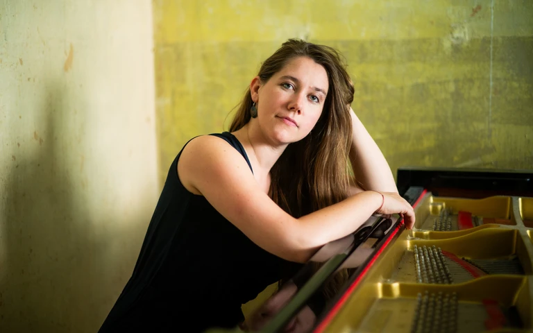 Portraitfoto Esther Wratschko
