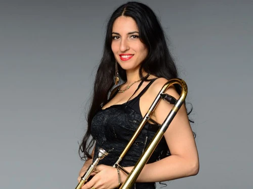 Portrait von Nani Vazana mit Posaune