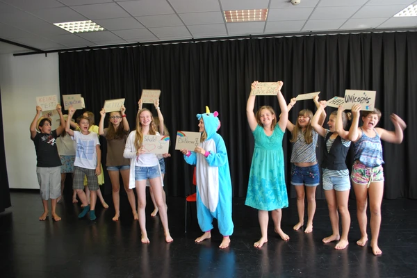 Jugendliche beim Spezial Workshop Unicorns