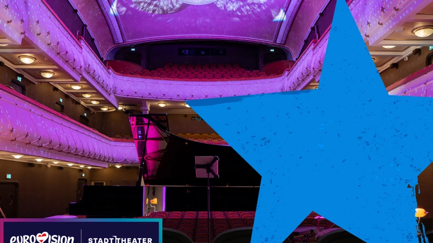 Theatersaal in violettem Licht, großer blauer Stern über das Bild gelegt, links unten das Logo des Eurovision Song Contest