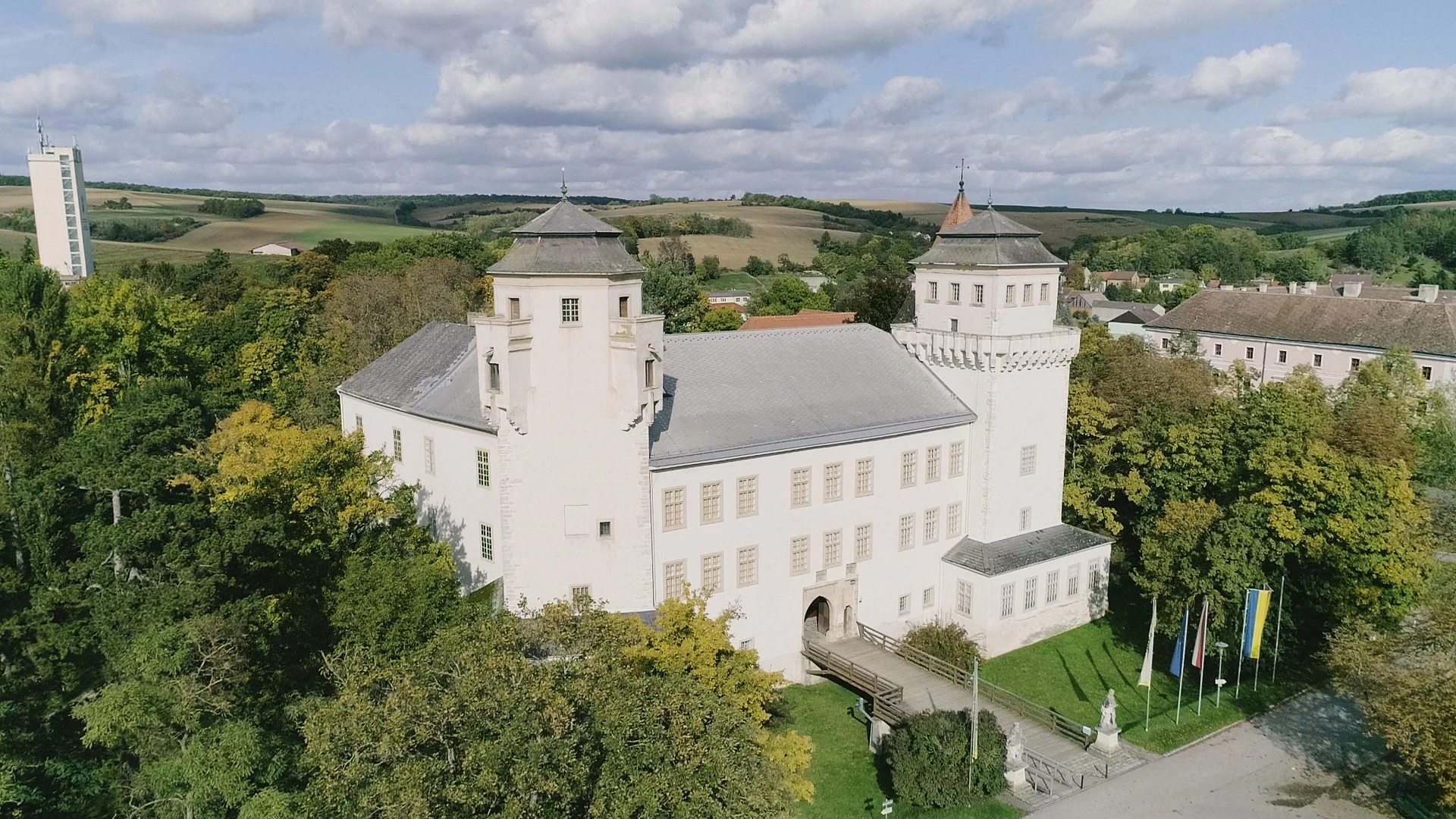Exterior view of Asparn/Zaya Castle