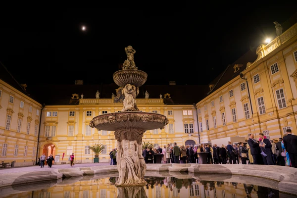 Prälatenhof des Stift Melk bei Nacht. 