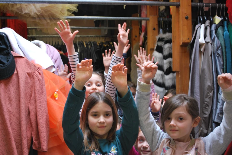 Kinder im Kostümfundus Ostern 2018