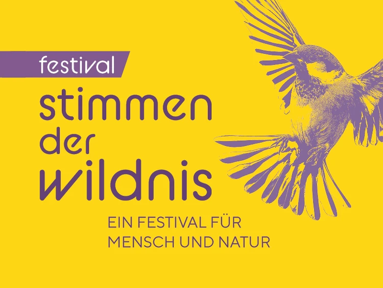 Gelbes Webbanner mit violettem Text: "Stimmen der Wildnis. Ein Festival für Mensch und Natur"