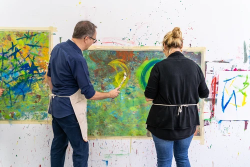 Atelier Fotos mit zwei malende Menschen