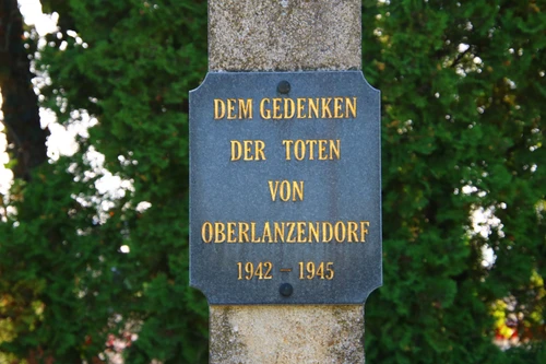 Gedenktafel für die Opfer von Oberlanzendorf 