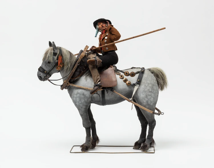 Der Schiffszug, 20. Jh., Vorreiter
Die Szene "Der Schiffszug von Helmut Krauhs besteht aus insgesamt zehn Figurinen: 6 Reitern zu Pferd, 2 Pferden und 2 männlichen Figurinen.