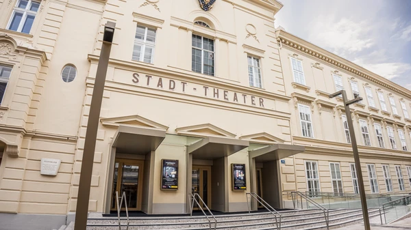 Außenansicht Front des Stadttheater Wiener Neustadt