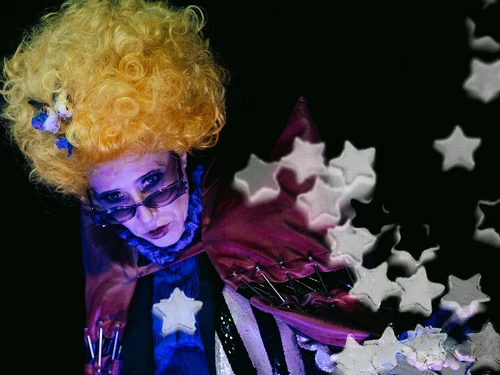 ADV Szenenphoto Der satanarchäolügenialkohöllische Wunschpunsch