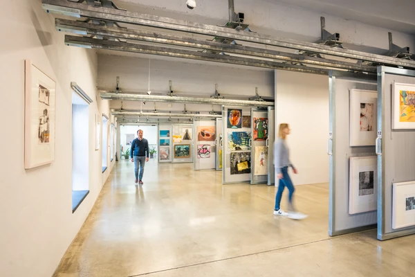 Raumansicht der Artothek mit den ausziehbaren Wänden