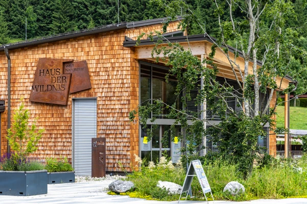 Das Haus der Wildnis, Seitenansicht. 