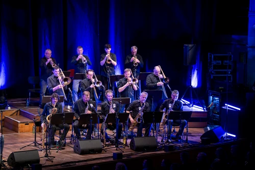 Big Band auf der Bühne