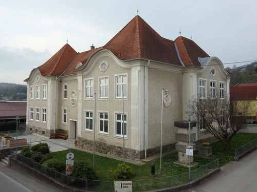 Volksschule in Klein-Pöchlarn