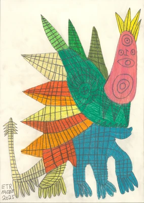 Bunte, kindlich‑abstrakte Zeichnung eines fantasievollen Tierwesens mit großen, gezackten Rückenplatten in Grün, Gelb, Orange und Rot. Der Körper ist blau und mit Gitternetzmustern gefüllt, der lange Schwanz und die Beine sind gelblich gestreift. Der Kopf ist rosa mit konzentrischen Kreisen und einer gelben, spitzen Form obenauf.