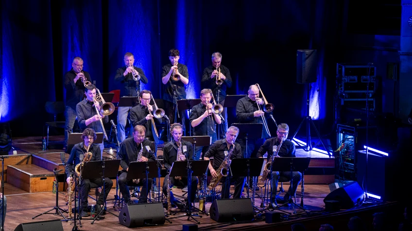 Big Band auf der Bühne