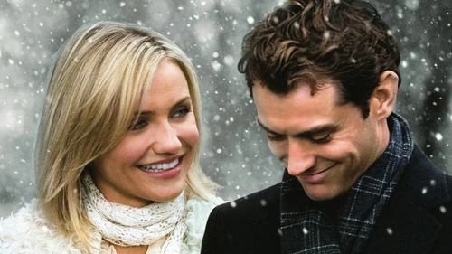 Blonde lächelnde Frau neben dunkelhaarigem Mann mit Schal, Schneeflocken