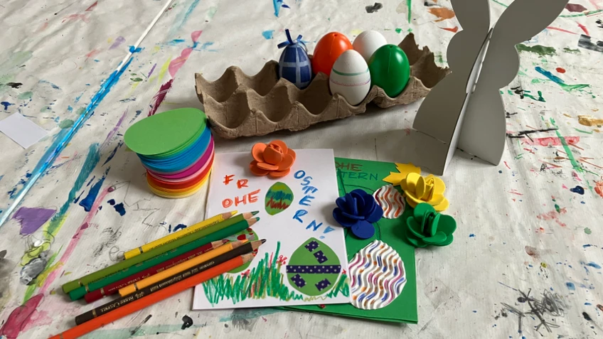 Papierosterhase, bunte Ostereier, Osterkarten