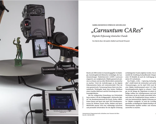 Screenshot vom CARe-Atikel im Im Bestand, Text und Behind the Scene Foto wie eine Bronzestatuette fotografiert wird  
