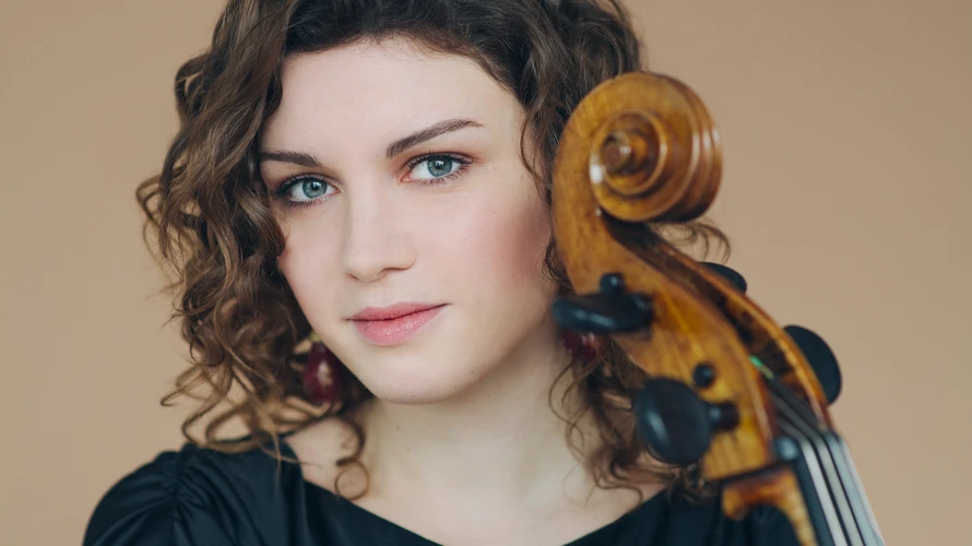 Portrait von Julia Hagen