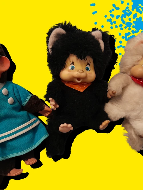 Eine Monchichi und zwei Nyamy Kätzchen