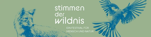 Grünes Webbanner mit dem weißen Text "Stimmen der Wildnis. Ein Festival für Mensch und Natur."
