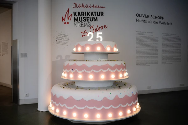 Anniversary cake at the Karikaturmuseum
