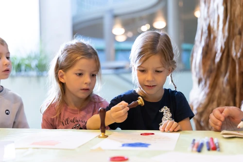 Familien- und Kulturvermittlungsangebote im Museum Niederösterreich.