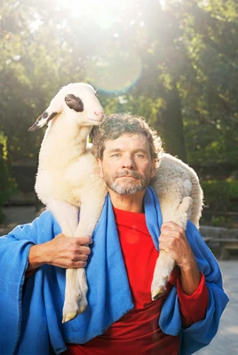 Portraitfoto von Martin Puntigam für das Programm >Der heilige Puntigam<. 