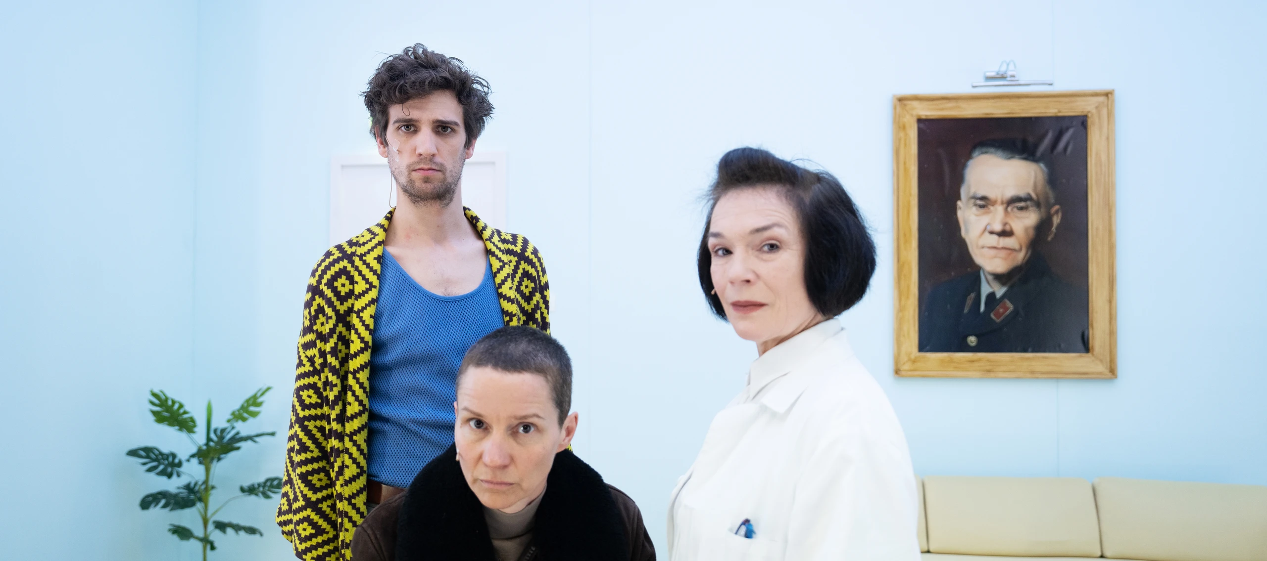 Bühnenfoto Die Physiker, Julian Tzschentke, Bettina Kerl, Julia Stemberger